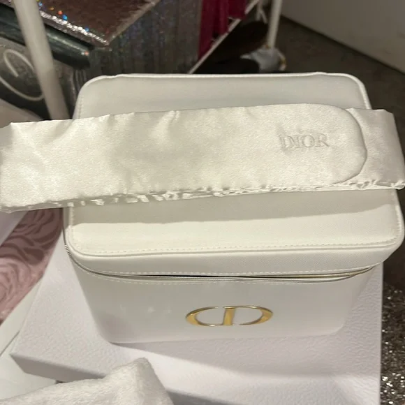 DiorVanity Case—Headband-Towel- Full Size Hyalushot - Picture 5 of 16